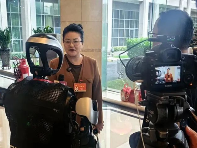 全能“夸父”！这位机器人“记者”，私下还是“测试工程师”