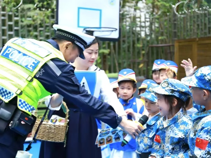 上好“开学第一课” ，盐田交警敲响“交通安全铃”