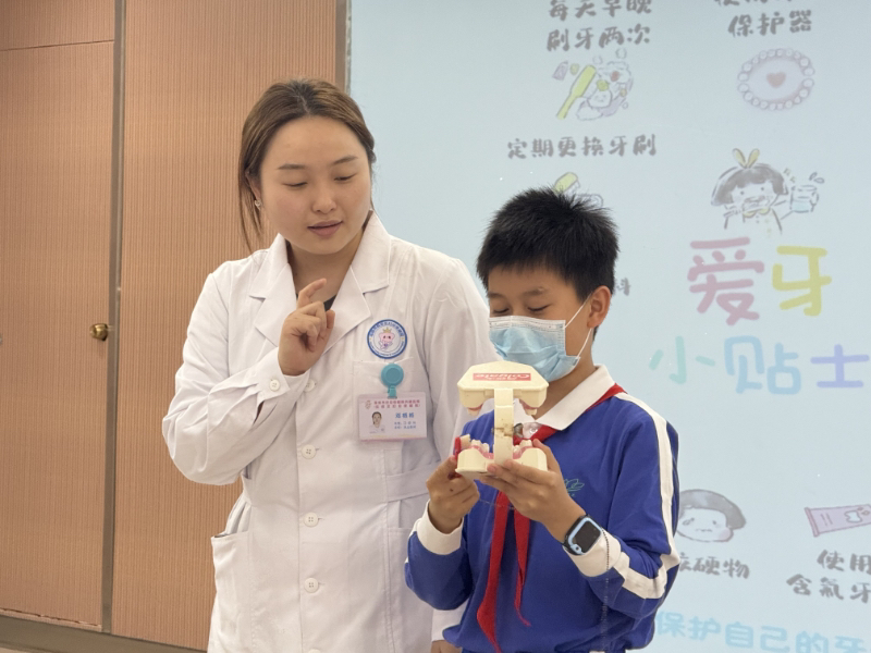 深圳市盐田区妇幼保健院联合盐田区外国语小学东和分校开展沉浸式护牙实践活动