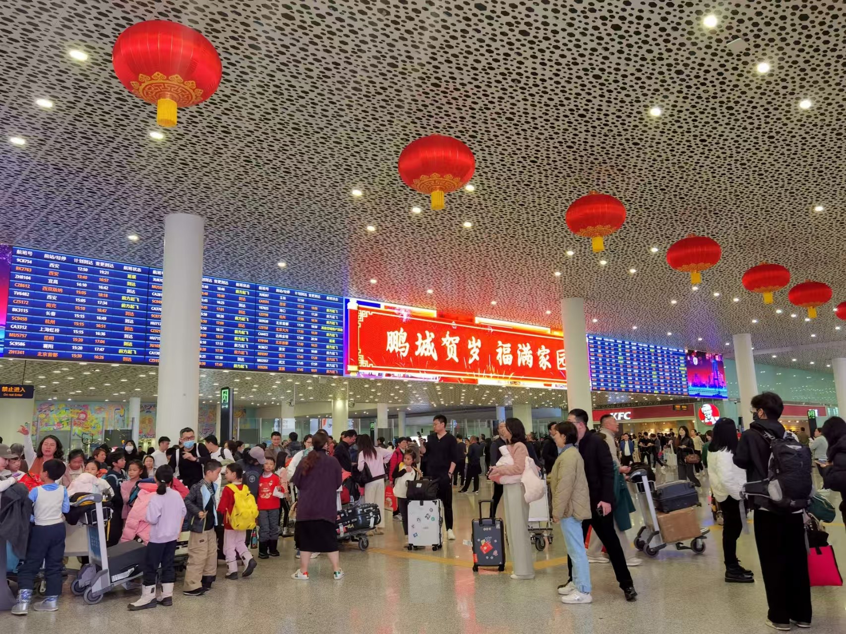 深圳机场春节假期单日客流量连续两日突破20万人次