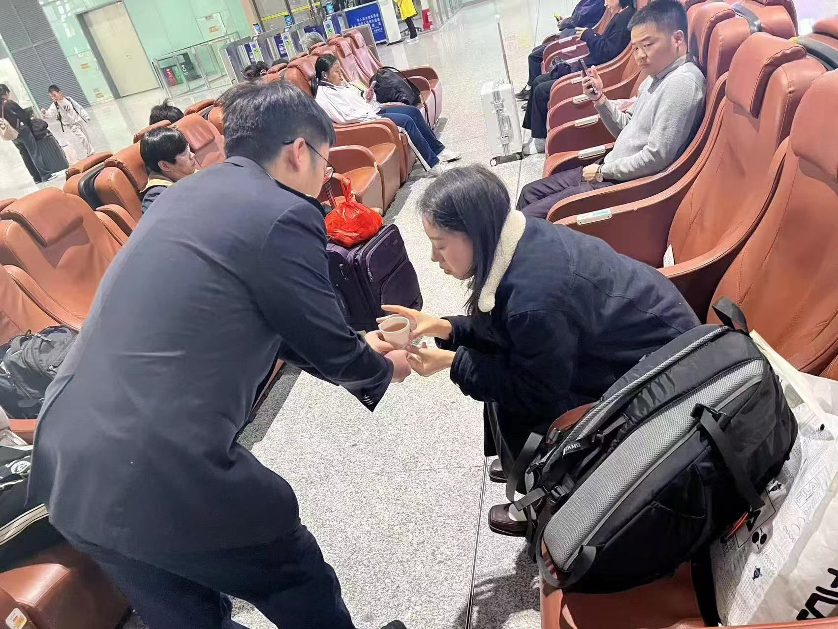 铁路“哪吒”：守护旅客的暖心英雄