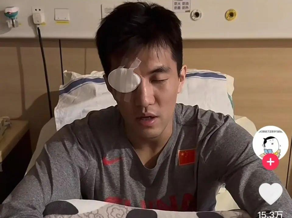 郭艾伦训练时被队友戳伤眼部，责任应当如何判定？