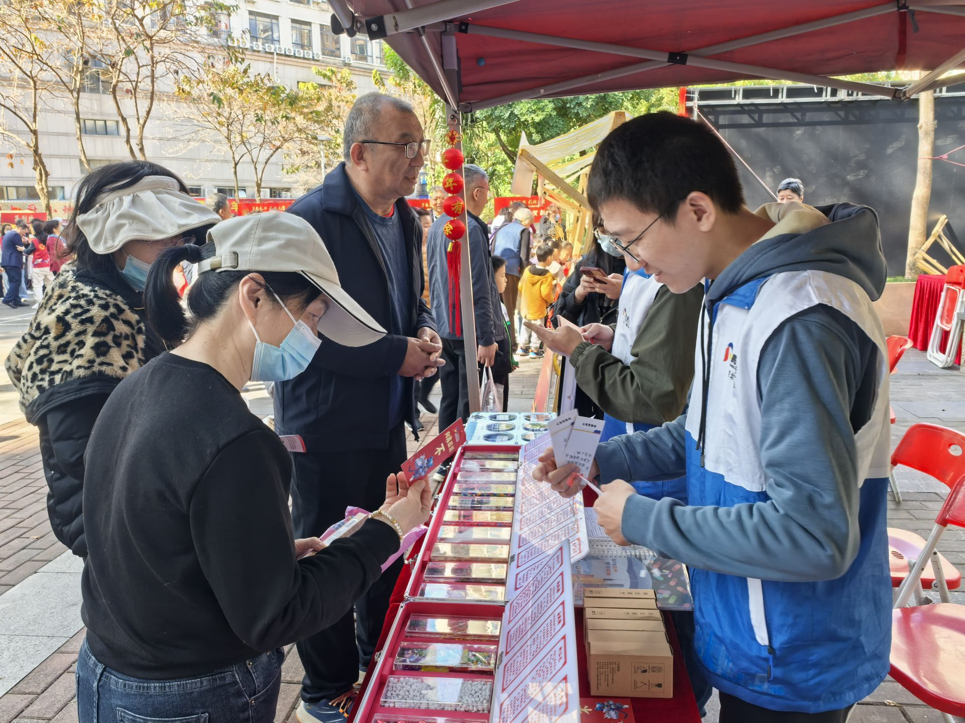 南山区桃源街道开展元宵节禁毒宣传活动