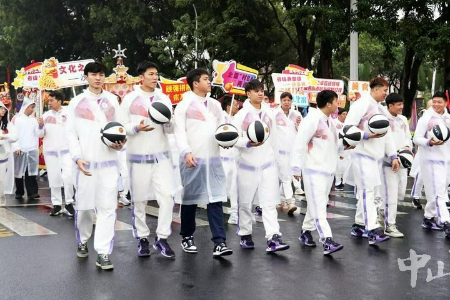 “喜洋洋”、“乐融融”、街舞少年、棒球小将都来了，“+体育”让慈善万人行活力四射