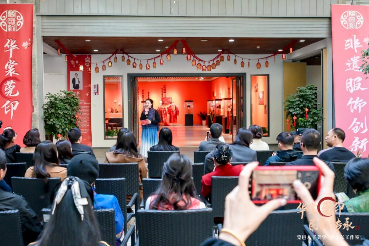 东莞这场非遗服饰创新展向市民展现盛世华裳