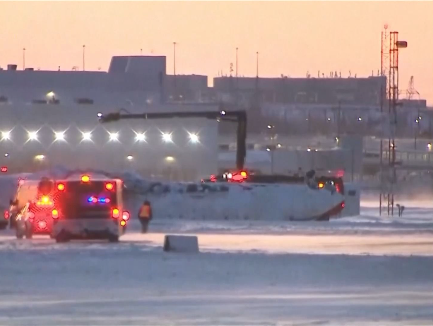 风吹雪天气是“罪魁”？美客机着陆翻覆事故原因仍在调查中