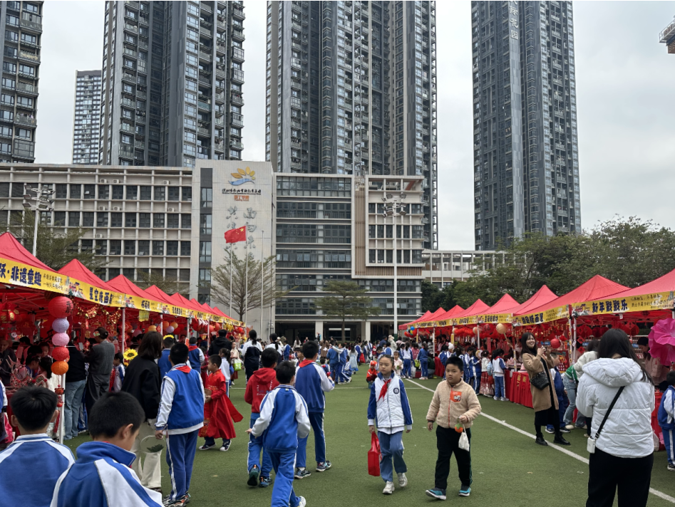 “庙”趣横生！当新学期遇上蛇年庙会，这群深圳娃又玩出新花样  | 读特小记者