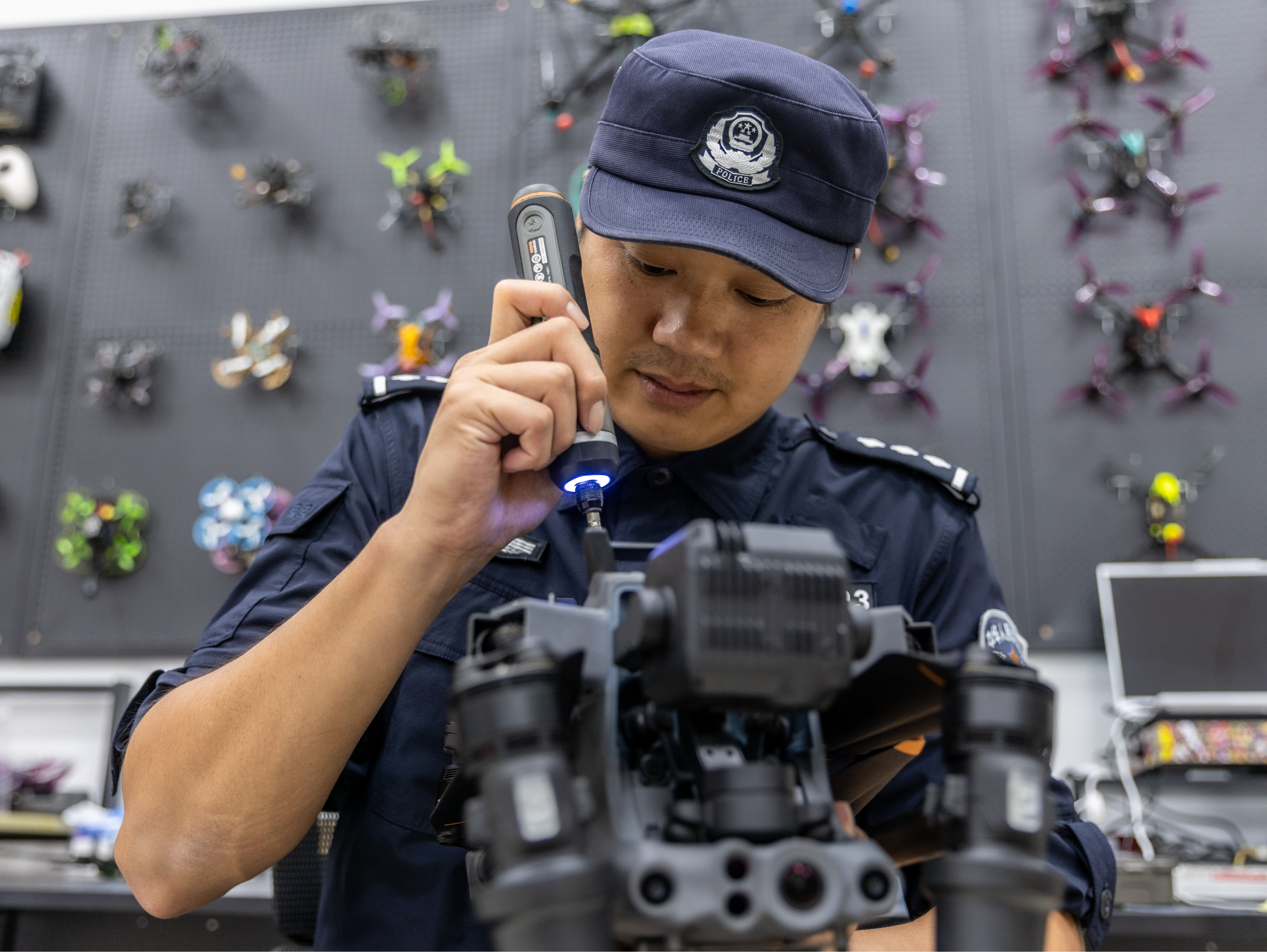 从“人巡”到“智巡”，警用无人机织密鹏城巡护天网丨新春走基层