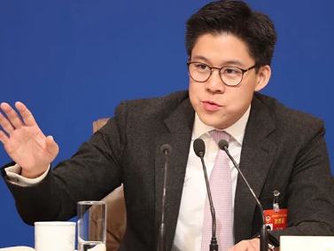 中国香港冰球队遭遇袭击，霍启刚发声