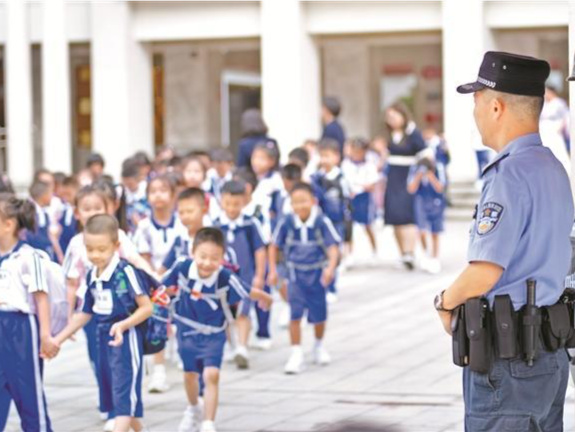 深圳市中小学今日开学，“每周半天计划”试点学校将增至百所
