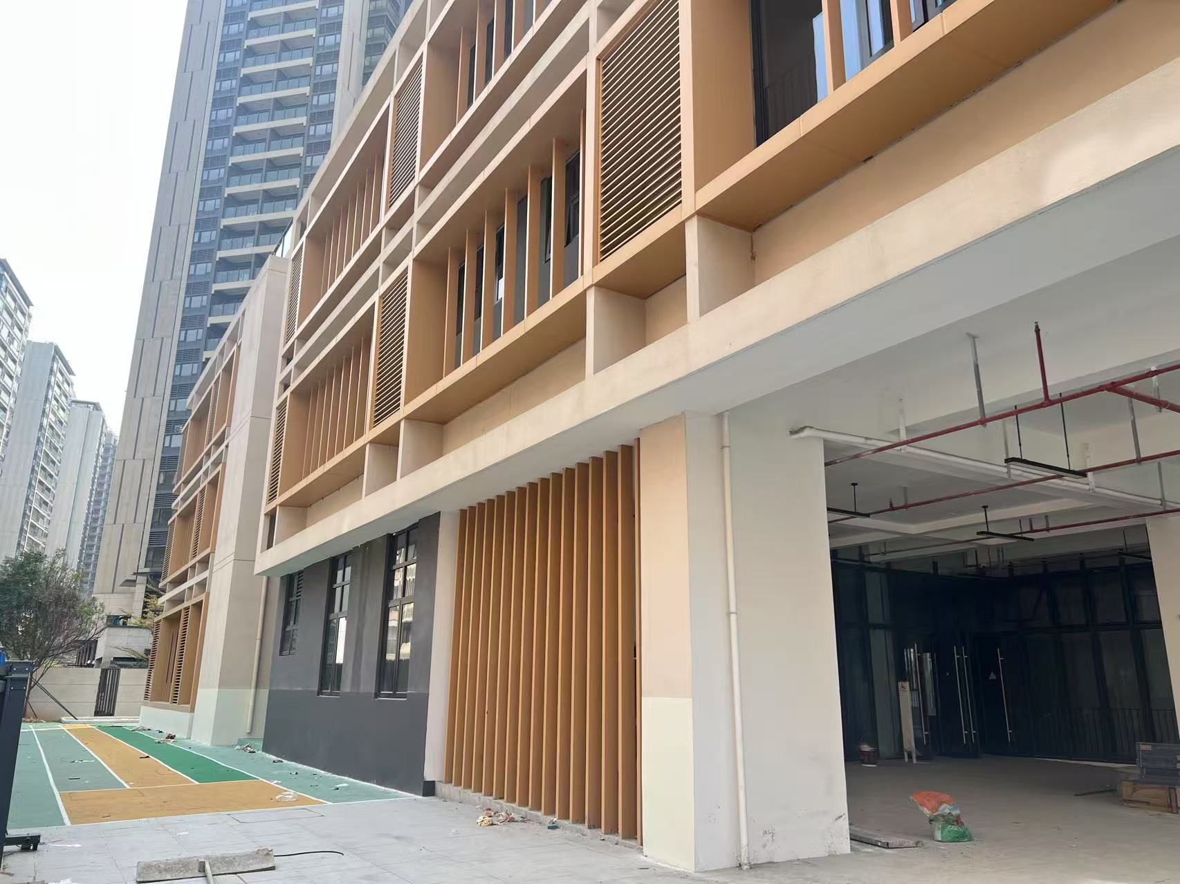 小区交房半年多，配套幼儿园为何迟迟不开园？教育局回应 | 小区大件事