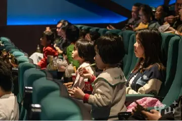 企业员工共赏《哪吒2》！这个公益电影活动走进东凤