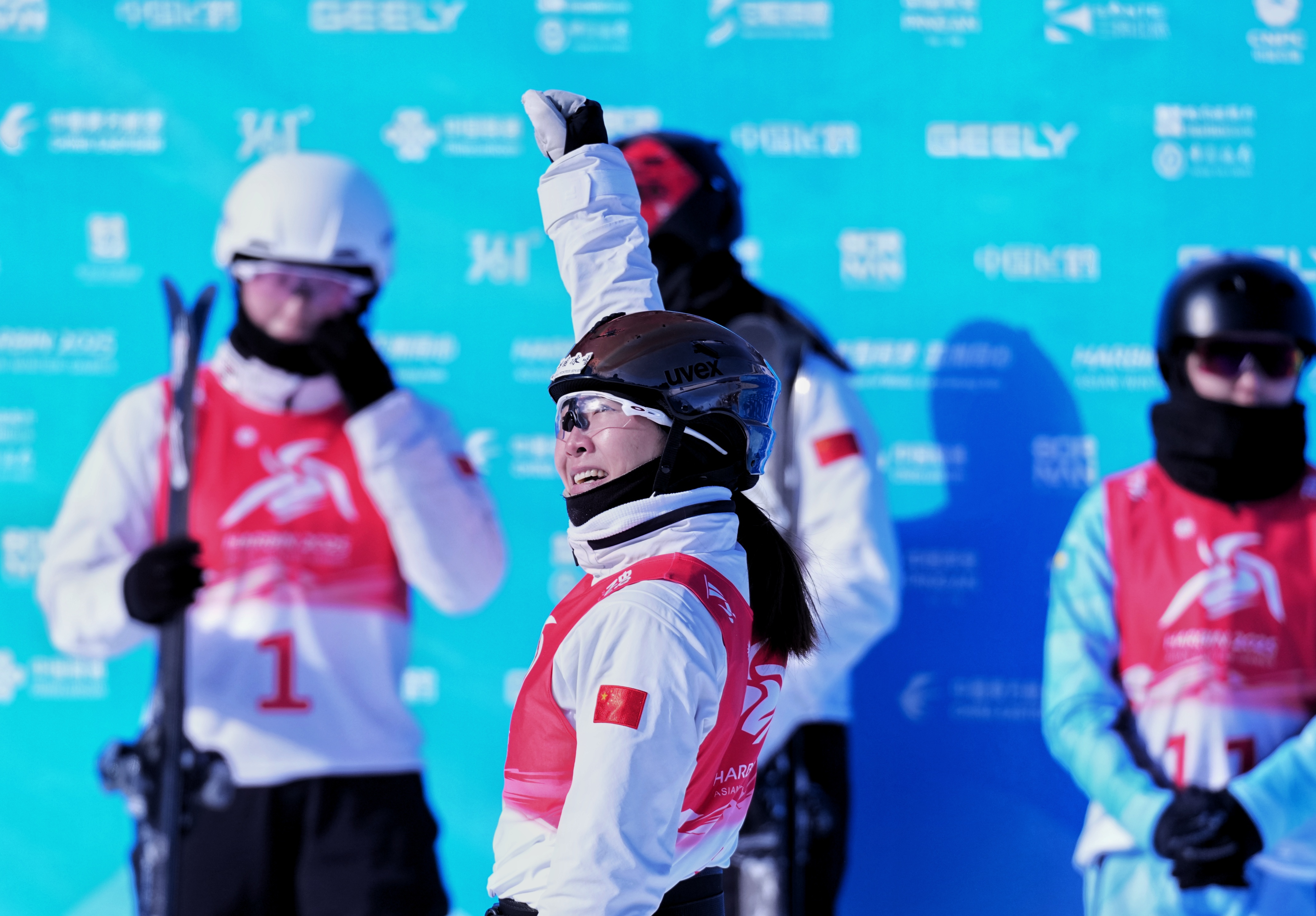 第9金！徐梦桃、陈雪铮包揽亚冬会自由式滑雪女子空中技巧金银牌