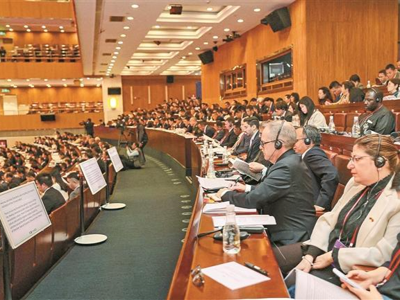 深圳两会现场率先启用AI翻译 服务旁听的外国驻穗领事官员，可达98.6%准确率、0.5秒级响应