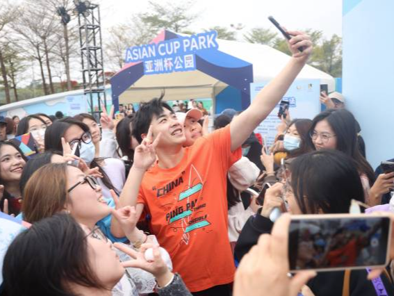 网友直夸“氛围太好”！乒乓球亚洲杯场外“第二现场”火了 