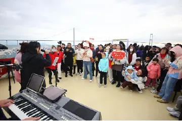 中山举行海上新年音乐会：在深中通道旁，体验别样年味