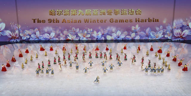 这是2月7日拍摄的开幕式暖场表演。新华社发