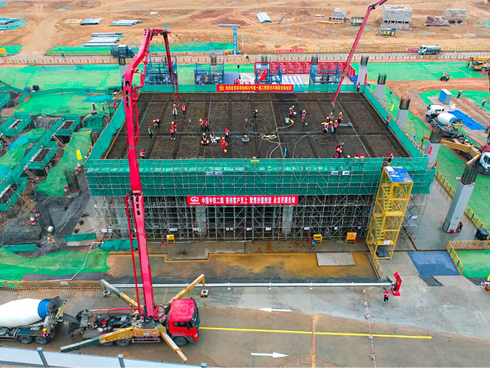 深圳市城市轨道交通22号线一期工程首块顶板顺利封顶