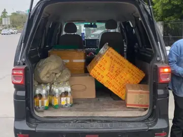 面包车拆座椅当货车跑？深圳交警：违法，严查！