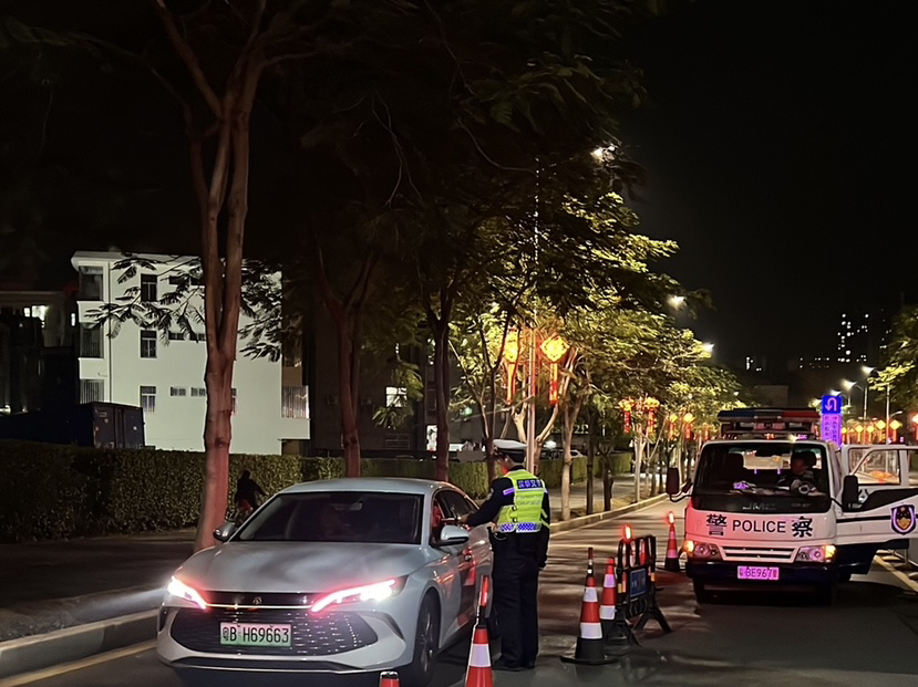 大鹏交警大队积极组织开展夜间“猎虎”专项整治行动