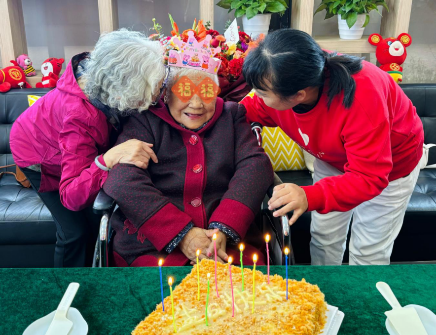 深圳养老护理院里喜添百岁寿星