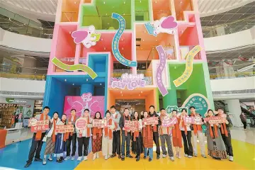 双节期间深圳各区采取措施保障新人“甜蜜需求”  婚姻登记“不办完不打烊”