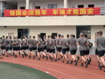 东晓街道组织“双合格” 青年参加役前集训