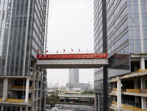 深圳自贸时代中心项目启动高空连廊整体提升工程
