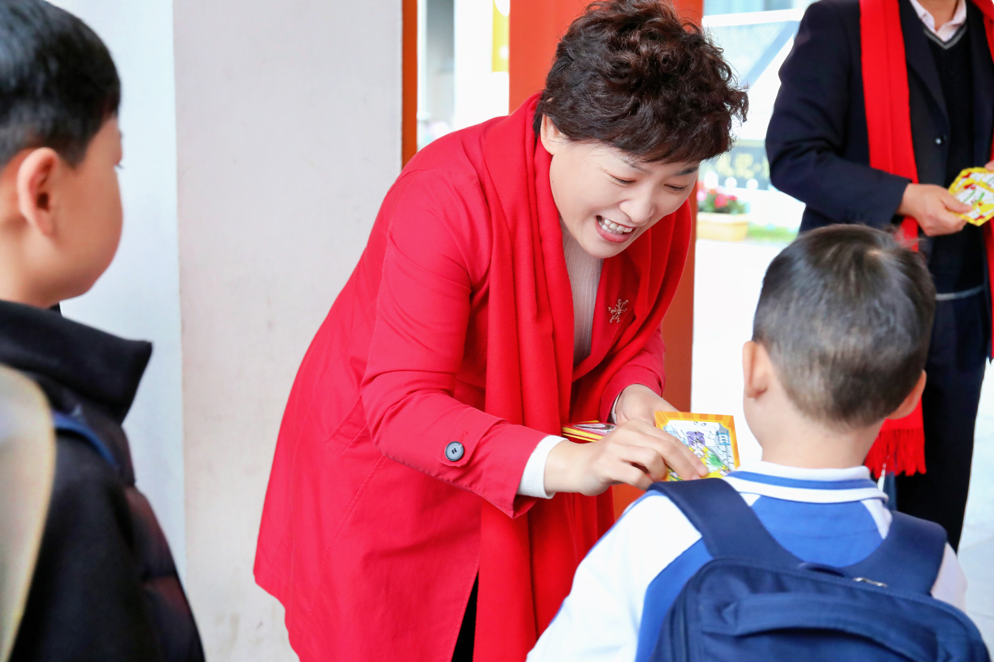 开学季 | 华附乐城小学：满怀期许开学日，“利是”传情启新程