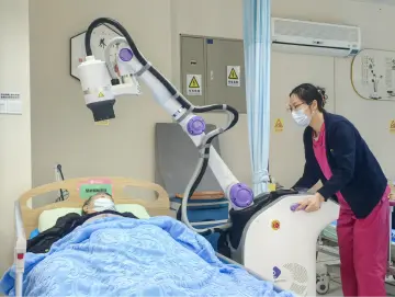 科技助力，深圳市养老护理院AI康复师“上岗”