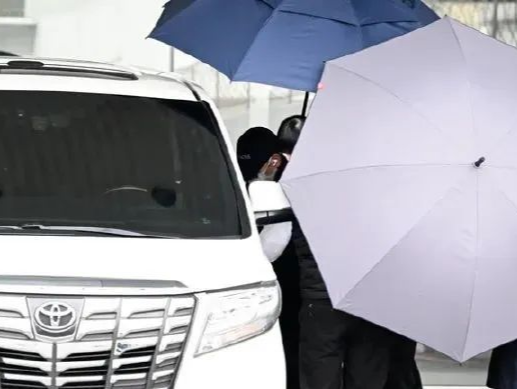 S家否认汪小菲包机！大S骨灰坛将永久放在家中