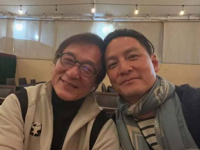 吴彦祖与成龙时隔6年一起过新年！两人同框梦回《新警察故事》