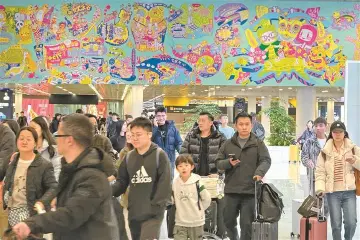 深圳迎来返程客流高峰！部门全力保障旅客安全高效抵达 增调3500台出租车疏导北站凌晨抵深旅客