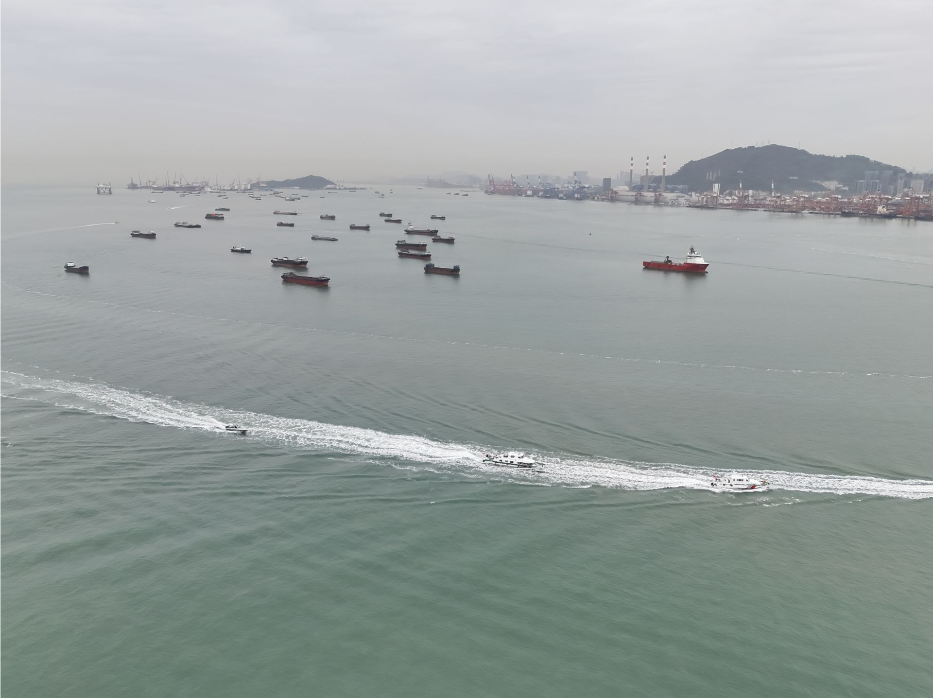 美国纽约附近海域一船只倾覆，已致3人死亡