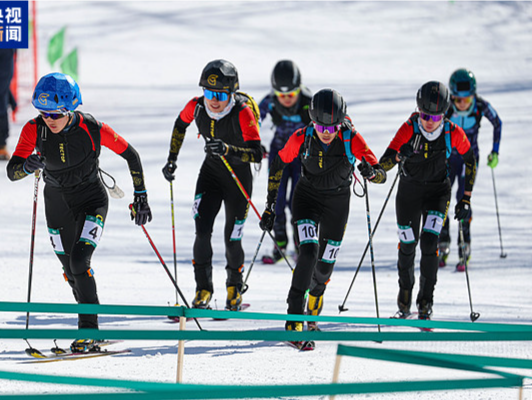 第30金！中国队包揽亚冬会滑雪登山混合接力金银铜牌 