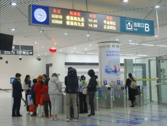 广深港高铁春节跨境客流高位运行，日均开行列车210列