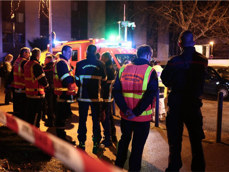 法国东南部城市一酒吧发生手雷爆炸事件，致12人受伤
