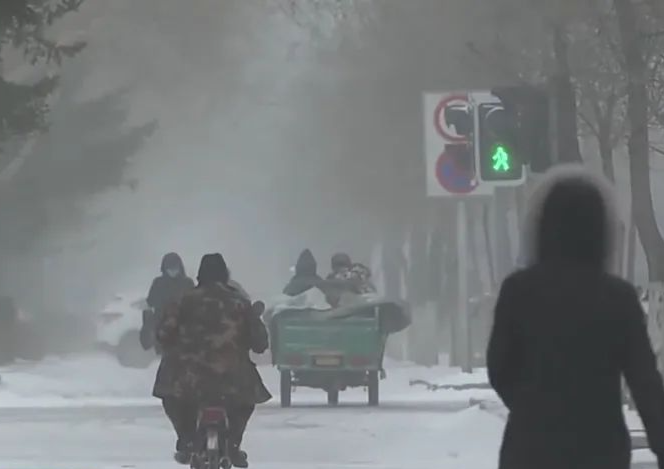 天气“翻脸”比翻书还快，最近为何时冷时热？