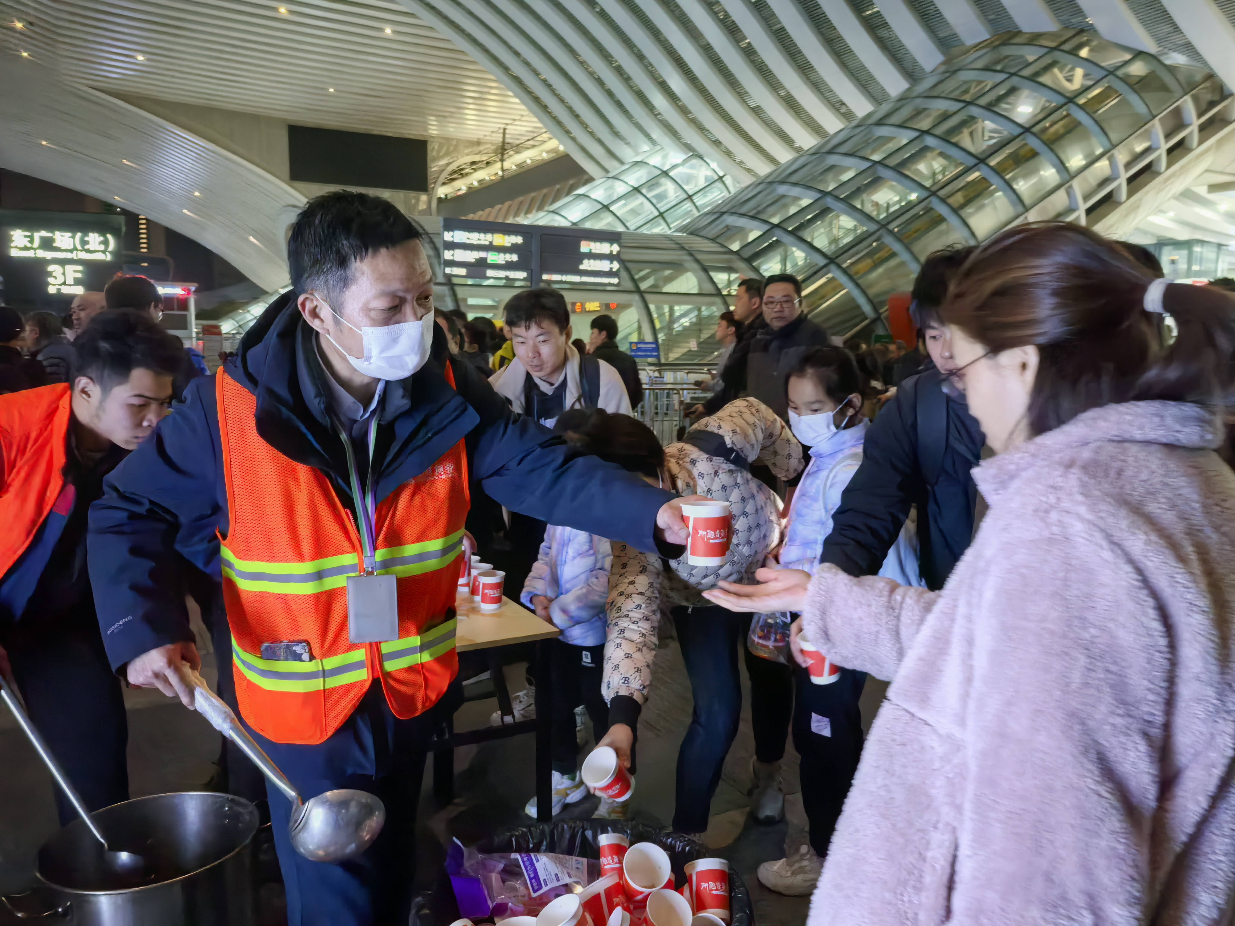 春运月余深铁七大交通枢纽总客流超5700万人次