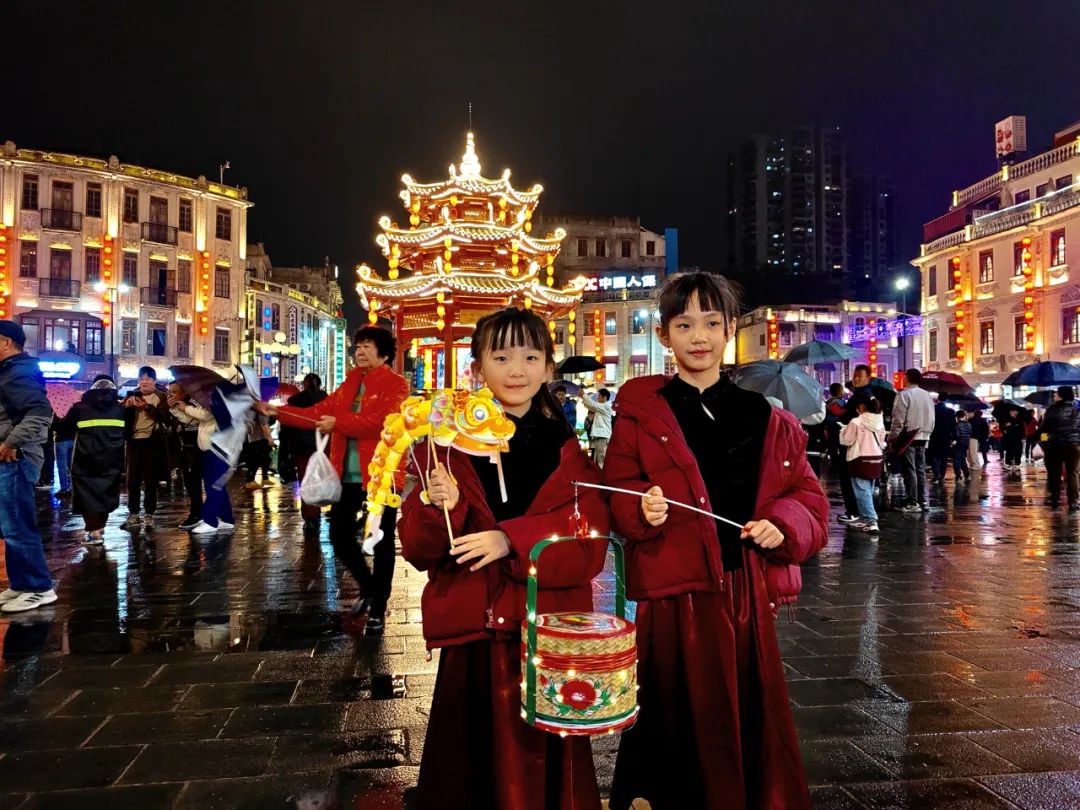 烟雨映花灯，氛围感满满！在汕头过元宵超浪漫的→→