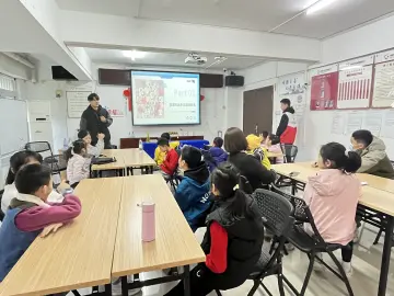 民新社区开展儿童青少年手工徽章制作活动