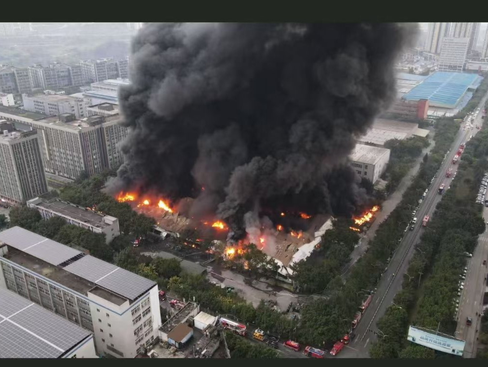 现场浓烟滚滚！重庆一工业园区发生火灾，当地最新通报→