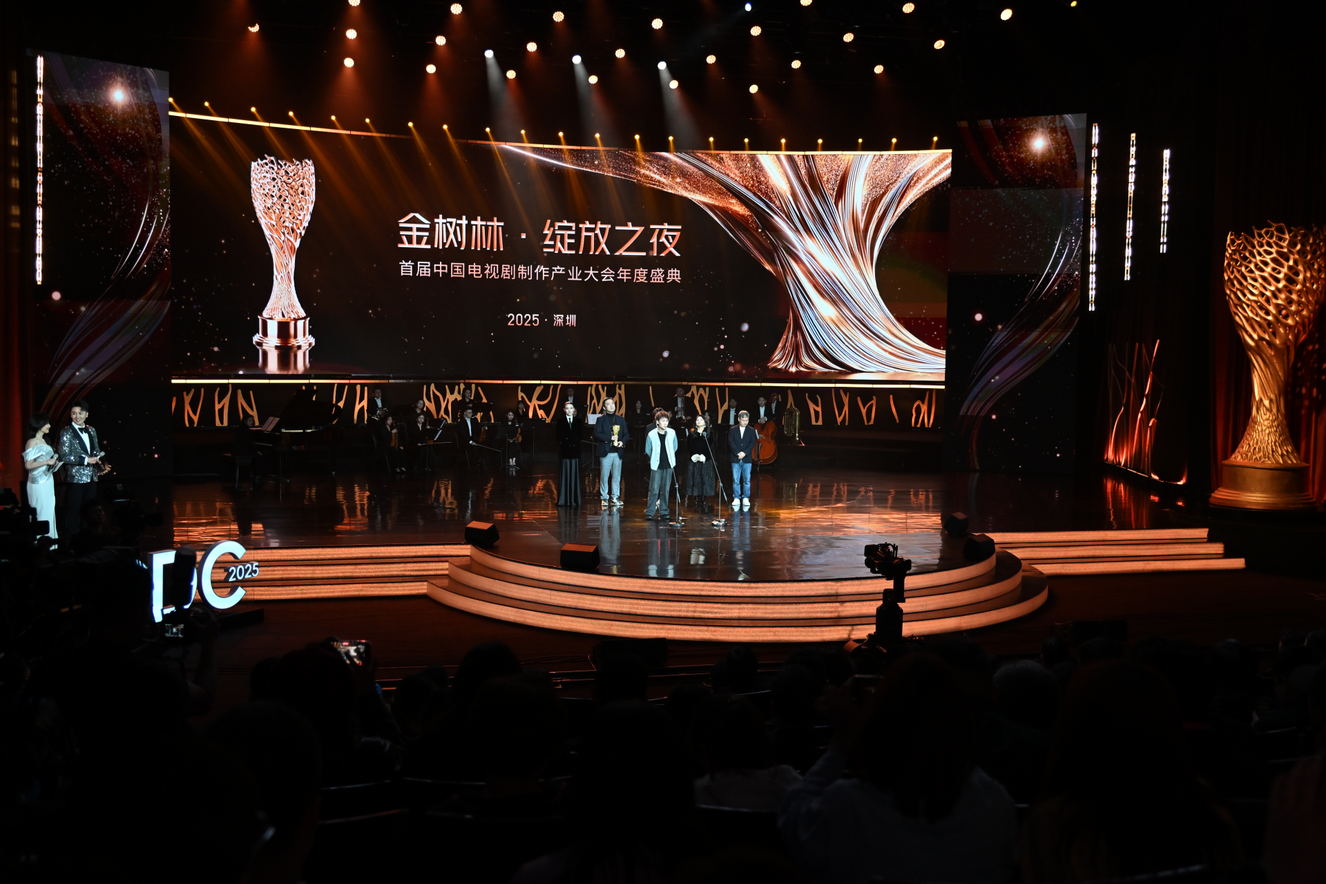 微光成炬 向阳而生：鼓励每一位从业者在创作中发光发热