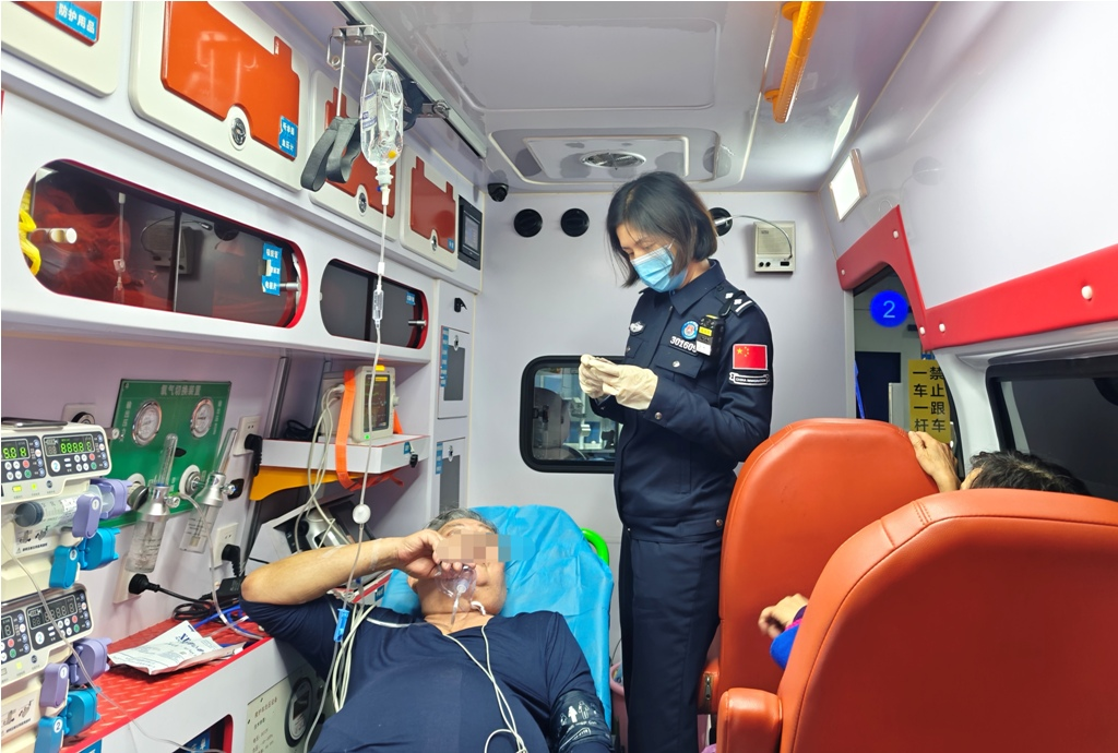 皇岗边检站开启“绿色生命通道”，为危重病患返港救治赢得宝贵时间
