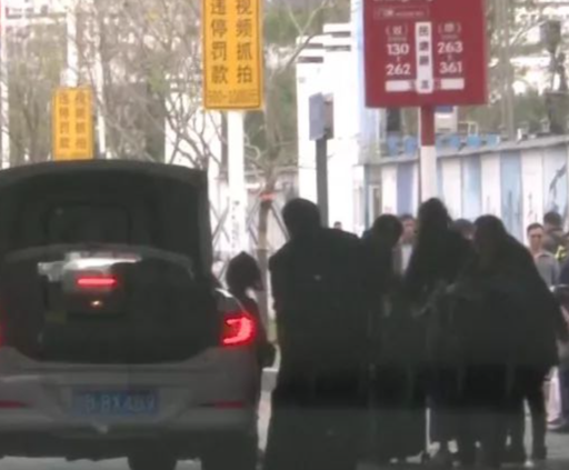 广州南站“黑车”66公里要价800元？官方：涉事车辆被查获