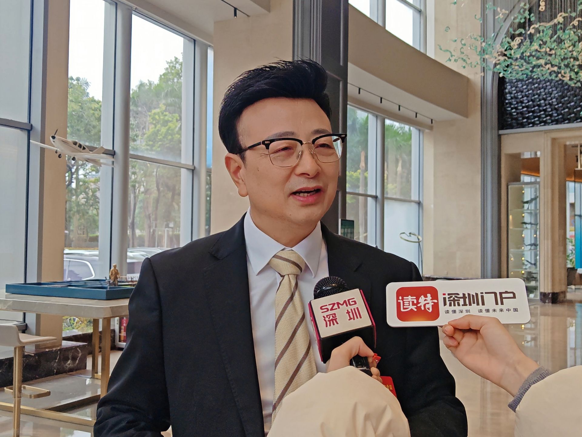 市人大代表曾常青：建议深圳推出人工智能之旅、生物科技探秘之旅