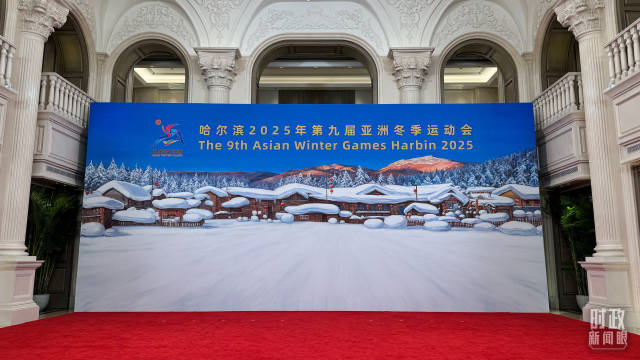 △习近平主席夫妇同出席开幕式的国际贵宾在这里合影留念。（总台央视记者李增仁拍摄）