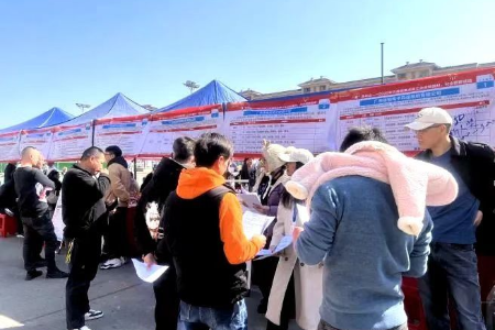 提供4000多个岗位，中山三角镇举行大型招聘会