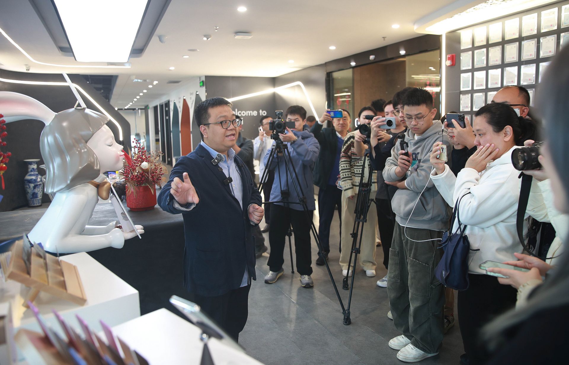 高质量发展调研行｜AI赋能 智慧生活“深圳图景”加速构建