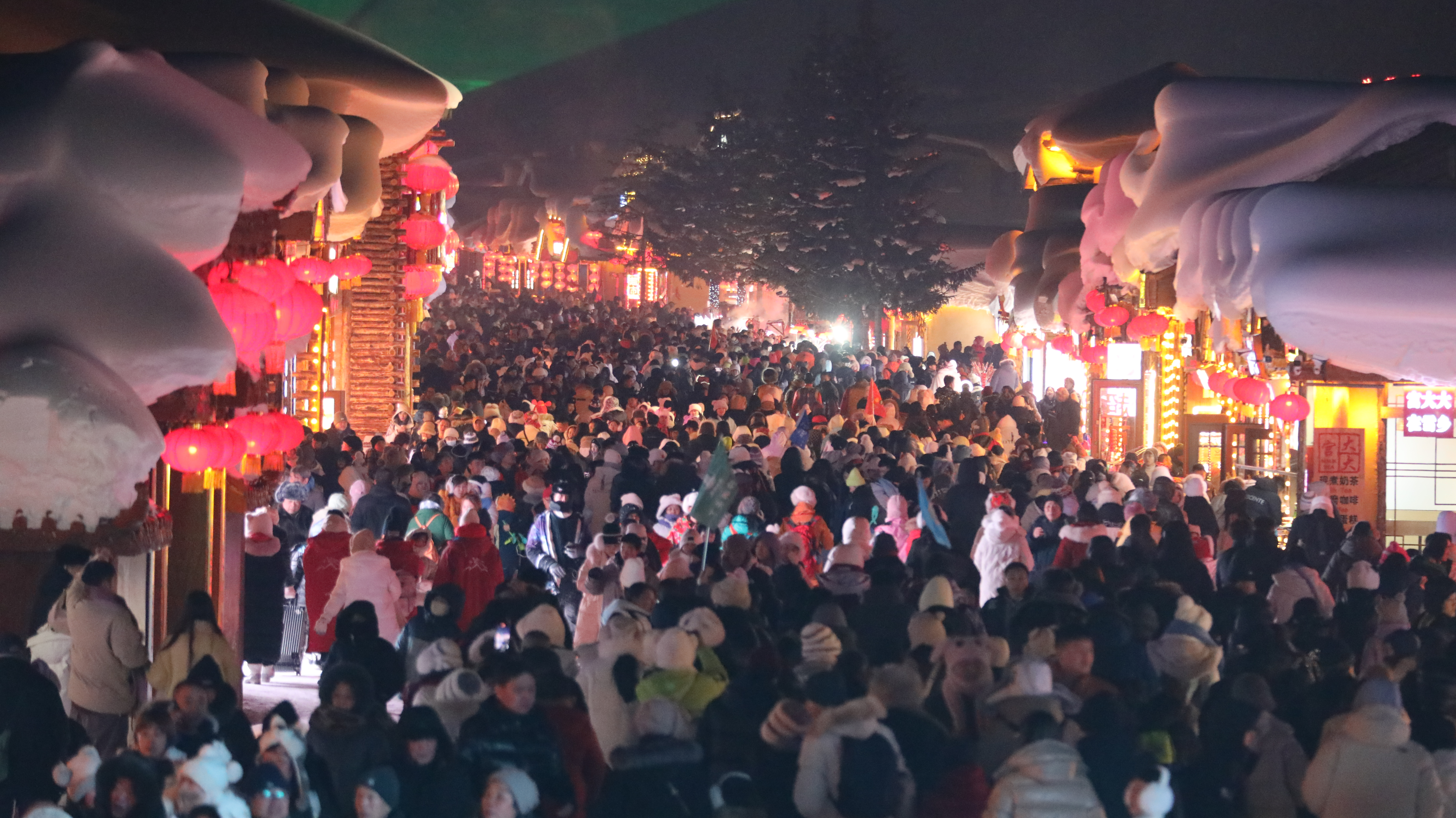 春节假期18万多游客在雪乡体验东北年味儿
